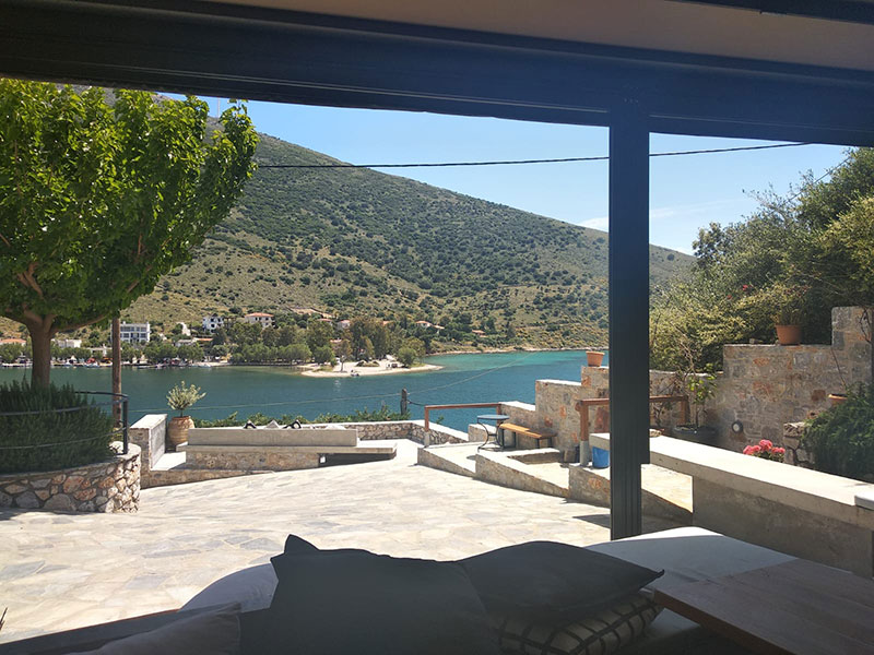 סדנת יוגה תרפיה עם איריס קליין ביוון